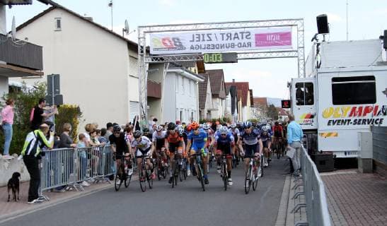 lsb - Radsport - Rad-Bundesliga - Mueller lila Logistik - Saison 2018 2019 - 31.03.2019 - Einhausen v. l. Start des Rennens Elite Männer über 132 Kilometer Aktion, Einzelbild - *** lsb Cycling Cycling Bundesliga Mueller Bundesliga Purple Logistics Season 2018 2019 31 03 2019 Einhausen v l Start of the race Elite Men over 132 kilometres Action Single picture