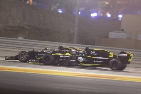 Photo4 LaPresse 31 03 2019 Sakhir, Bahrain Grand Prix Formula One Bahrain 2019 In the pic: race, Kevin Magnussen (DEN) Haas F1 Team VF-19 in fight with Daniel Ricciardo (AUS) Renault Sport F1 Team RS19  Copyright: xPhoto4 LaPressex