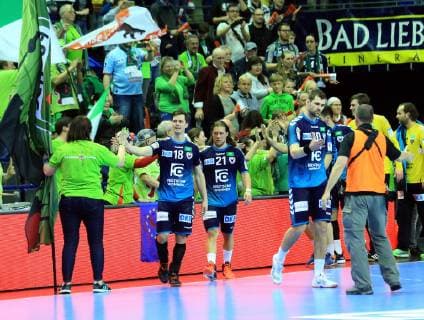 GER Europapokal FUECHSE BERLIN VS Balatonfueredi KSE 31 03 2019 Max Schmeling Halle Berlin GER Europapokal FUECHSE BERLIN VS Balatonfueredi KSE DHB regulations prohibit any use of photographs as image sequences and or quasi video im Bild Jakov Gojun Fuechse Berlin 10 Hans Lindberg Fuechse Berlin 18 Matthias Zachrisson Fuechse Berlin 21 Fuechsefanblock nordphotox xEngler nph00076