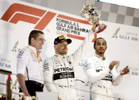 Motorsports: FIA Formula One World Championship WM Weltmeisterschaft 2019, Grand Prix of Bahrain, Simon Cole, 77 Valtteri Bottas (FIN, Mercedes AMG Petronas Motorsport), 44 Lewis Hamilton (GBR, Mercedes AMG Petronas Motorsport), Sakhir Bahrain