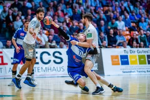 Tom Hanner 25 Dessau Rosslauer HV 06 Sebastian Greß 25 HC Elbflorenz 2016 Slavomir Mlotek 10 Dessau Rosslauer HV 06 on Ball Norman Flödl 17 HC Elbflorenz 2016 during the match in Handball 2 Bundesliga Men Season 2018 2019 between Dessau Rosslauer HV 06 and HC Elbflorenz 2016 in the Anhalt Arena on 31 March 2019 in Dessau Rosslau Sachsen Anhalt Germany