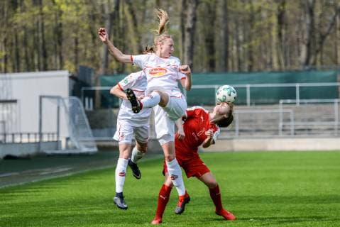 v li Meike Meßmer FC Köln 20 Anna Moczarski SGS Essen II 19 Header Action Action Football 2 Women Bundesliga 1 FC Köln SGS Essen II DFB REGULATIONS PROHIBIT ANY USE OF PHOTOGRAPHS AS IMAGE SEQUENCES AND OR QUASI VIDEO xmhx