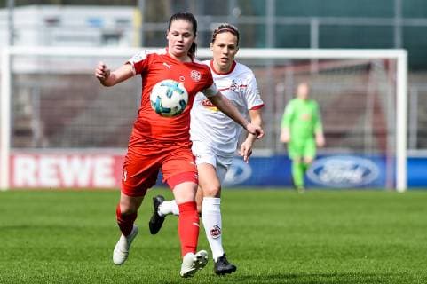 v li Anna Julia Grassinger SGS Essen II 15 Meike Meßmer FC Köln 7 duel duel tackle tackling dynamic action action football 2 women Bundesliga 1 FC Köln SGS Essen II DFB REGULATIONS PROHIBIT ANY USE OF PHOTOGRAPHS AS IMAGE SEQUENCES AND OR QUASI VIDEO xmhx