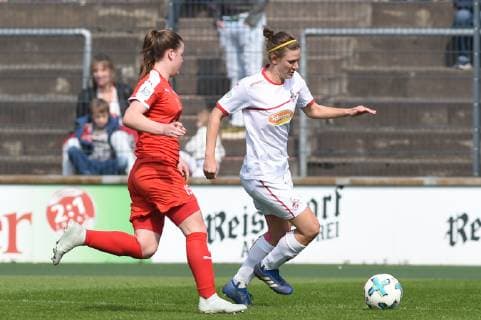 v li Anna Julia Grassinger SGS Essen II 15 Carolin Schraa FC Köln 7 Duel duel tackle tackling dynamics action action football 2 women Bundesliga 1 FC Köln SGS Essen II DFB REGULATIONS PROHIBIT ANY USE OF PHOTOGRAPHS AS IMAGE SEQUENCES AND OR QUASI VIDEO xmhx