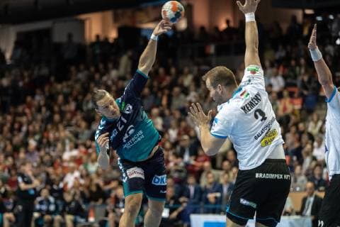 Handball Berlin 31 03 2019 EHF Cup Season 2018 2019 Foxes Berlin Balatonfüredi KSE Mattias Zachrisson Foxes Berlin No 21 Laszlo Kemeny Balatonfüred No 03