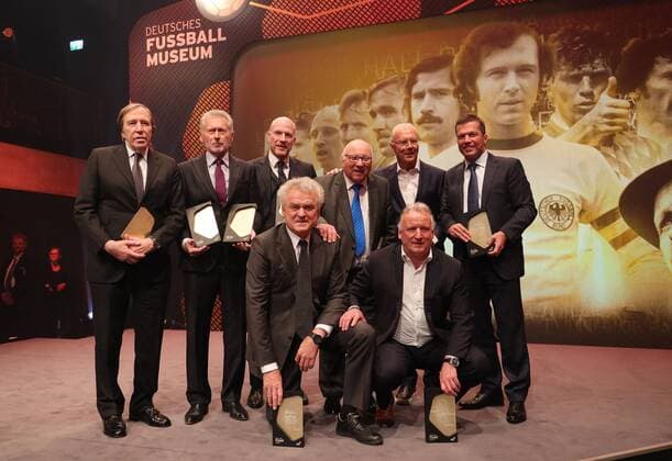 Poolfoto Team photo with the winners in the back from left Günter Netzer Paul BREITNER Matthias SAMMER Uwe SEELER Franz BECKENBAUER Lothar MATTHÄUS below from left Sepp MAIER and Andreas BREHME whole figure landscape format award ceremony for the opening of the Hall of Fame of German football on 01 04 2019 in Dortmund Germany Poolfoto Â