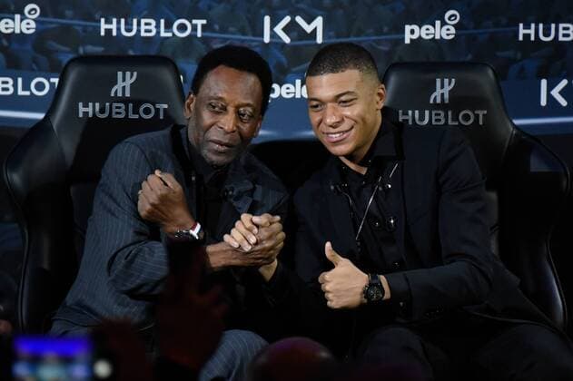 Sport Themen der Woche KW14 Sport Bilder des Tages Pele ( Edson Arantes do Nascimento ) - Kylian Mbappe FOOTBALL : Rencontre entre les ambassadeurs Hublot Pele et Kylian Mbappe - Paris - 02 04 2019 FedericoPestellini Panoramic 
