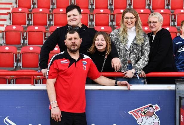 Football Men Season 2018 2019 2 Bundesliga 27 Matchday 1 FC Union Berlin SC Paderborn Coach Steffen Baumgart SC Paderborn 07 with v l son Nick daughter Fiona daughter Emilia and wife Katja Jubel after the final whistle 30 03 2019 Copyright: xMatthiasxKochx