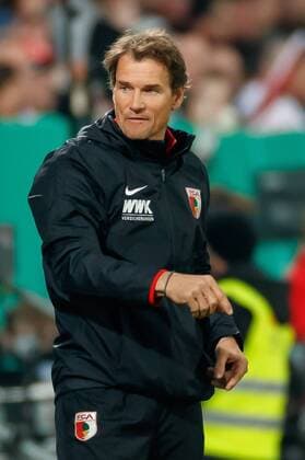 Augsburg, Deutschland, 02.04.2019, DFB-Pokal, Viertelfinale, FC Augsburg - RB Leipzig, Co-Trainer Jens Lehmann (FCA) gestikuliert, gestik ( DeFodi048 *** Augsburg Germany 02 04 2019 DFB Cup Quarter Finals FC Augsburg RB Leipzig Co Coach Jens Lehmann FCA gesticulated gesticulation DeFodi048