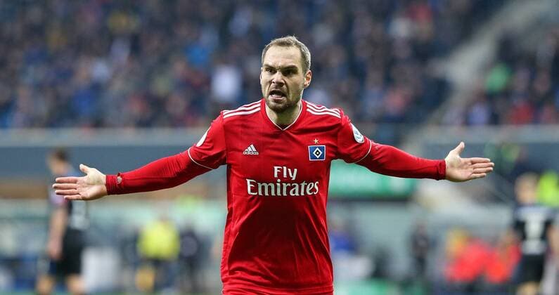 02 04 2019 Soccer DFB Cup 2018 2019 Quarterfinals SC Paderborn 07 Hamburger SV at the Benteler Arena Paderborn Jubel Goal scorer Pierre Michel Lasogga Hamburg to goal 0 2 DFL and DFB regulations prohibit any use of photographs as image sequences and or quasi video