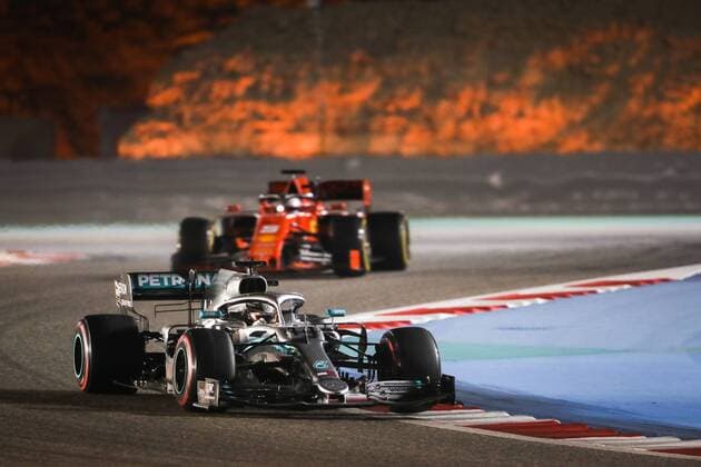 Motorsports: FIA Formula One World Championship WM Weltmeisterschaft 2019, Grand Prix of Bahrain, 44 Lewis Hamilton (GBR, Mercedes AMG Petronas Motorsport), 5 Sebastian Vettel (GER, Scuderia Ferrari Mission Winnow), Sakhir Bahrain