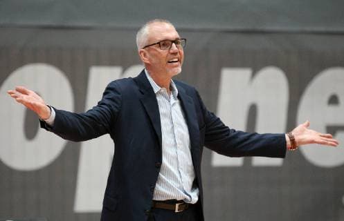 v li headcoach Gordon Herbert Fraport Skyliners disappointed looking disappointed disappointed single picture basketball easyCredit basketball Bundesliga s Oliver Würzburg Fraport Skyliners Frankfurt xfsx