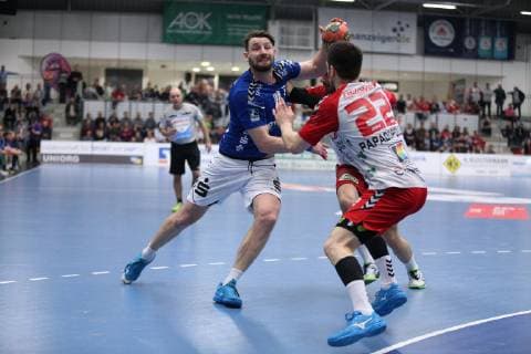 Brykner Ladislav EHV Aue 17 against Vyron Papadopoulos ASV Hamm Westfalen 22 front and Soeren Suedmeier ASV Hamm Westfalen 17 back ASV Hamm Westfalen vs EHV Aue Handball 2 Bundesliga 05 04 2019 ASV Hamm Westfalen vs EHV Aue Handball 2 Bundesliga 05 04 2019 Hamm Copyright: xEIBNER JanxStrohdiekx EP_JSK