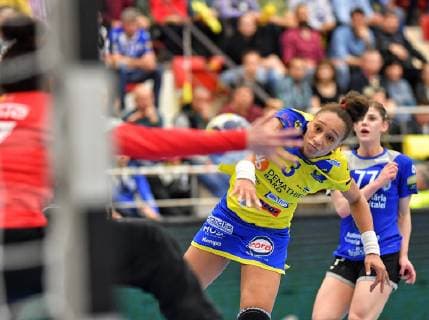 April 5, 2019 - Bucharest, Romania - Beatrice Edwige of Metz Handball scores against Majda Mehmedovic of CSM Bucharest during EHF Women s Champions League match between CSM Bucharest and Metz Handball in Bucharest, Romania, on 5 April 2019. CSM Bucharest v Metz Handball - EHF Women s Champions League  - ZUMAn230 20190405_zaa_n230_272 Copyright: xAlexxNicodimx