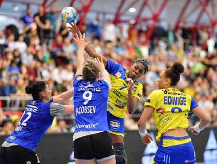 April 5, 2019 - Bucharest, Romania - Grace Zaadi Deuna of Metz Handball in action against Sabina Jacobsen of CSM Bucharest during EHF Women s Champions League match between CSM Bucharest and Metz Handball in Bucharest, Romania, on 5 April 2019. CSM Bucharest v Metz Handball - EHF Women s Champions League  - ZUMAn230 20190405_zaa_n230_273 Copyright: xAlexxNicodimx