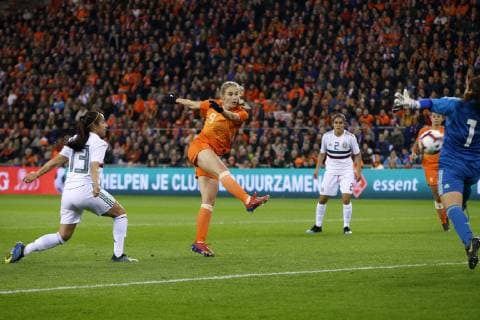 Sport Bilder des Tages Fußball, Damen Länderspiel, Niederlande - Mexiko (L-R), Arianna Romero of Mexico, Vivianne Miedema of Holland, Kenti Robles of Mexico, Cecilia Santiago of Mexico during the women s International Friendly Länderspiel match between The Netherlands and Mexico at Gelredome on April 05, 2019 in Arnhem, The Netherlands International friendly match 2018 2019 xVIxVIxImagesx xJeroenxPutmansxIVx 14106318
