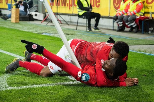 Sport Themen der Woche KW14 Sport Bilder des Tages 05.04.2019, xfux, Fussball 1.Bundesliga, FSV Mainz 05 - SC Freiburg, azspor, emspor, v.l. Jean-Paul Boetius (FSV Mainz 05), Jean-Philippe Mateta (FSV Mainz 05) Torjubel, Goal celebration, celebrate the goal zum 5:0 (DFL DFB REGULATIONS PROHIBIT ANY USE OF PHOTOGRAPHS as IMAGE SEQUENCES and or QUASI-VIDEO) Mainz *** 05 04 2019 xfux Football 1 Bundesliga FSV Mainz 05 SC Freiburg azspor emspor v l Jean Paul Boetius FSV Mainz 05 Jean Philippe Mateta FSV Mainz 05 Goal celebration Goal celebrateation celebrate the goal to 5 0 DFL DFL REGULATIONS PROHIBIT ANY USE OF PHOTOGRAPHS as IMAGE SEQUENCES and or QUASI VIDEO Mainz