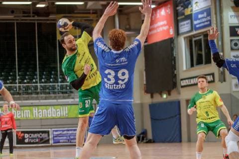 2 Handball Bundesliga VFL Eintracht Hagen TSV Bayer Dormagen Hagen 5 4 2019 Jan Lars Gaubatz Eintracht Hagen Lukas Stutzke TSV Bayer Dormagen VFL Eintracht Hagen TSV Bayer Dormagen at the Krollmann Arena Hagen 5 4 2019