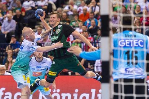 Hamburg Germany 06 April 2019 REWE Final 4 DHB Cup Semifinal TSV Hannover Burgdorf vs SC Magdeburg v left in duel Robert Weber Magdeburg and Fabian Böhm Boehm Hannover Torhueter Jannick Green Krejberg Magdeburg Hamburg Barclaycard Arena Hamburg Germany