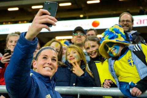 190406 Olivia Schough of Sweden takes selfies with supporters after the women s international friendly football match between Sweden and Germany on April 6 2019 in Stockholm Photo Joel Marklund BILDBYRAN kod JM 87921,  Copyright: JOELxMARKLUND BB190406JM073
