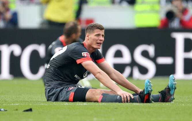 Deutschland, Stuttgart, Mercedes-Benz Arena, 06.04.2019, Fussball - 1. Bundesliga - VfB Stuttgart - 1. FC Nuernberg Bild: v. l. Enttäuschung bei Patrick Erras (1.FC Nürnberg, 29) DFL REGULATIONS PROHIBIT ANY USE OF PHOTOGRAPHS AS IMAGE SEQUENCES AND OR QUASI-VIDEO. *** Germany Stuttgart Mercedes Benz Arena 06 04 2019 Football 1 Bundesliga VfB Stuttgart 1 FC Nuernberg Picture v l Disappointment for Patrick Erras 1 FC Nürnberg 29 DFL REGULATIONS PROHIBIT ANY USE OF PHOTOGRAPHS AS IMAGE SEQUENCES AND OR QUASI VIDEO Copyright: HMBxMedia xHeikoxBecker
