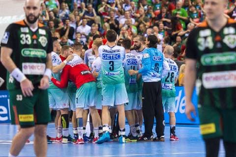 Hamburg Germany 06 April 2019 REWE Final 4 DHB Cup Semifinal TSV Hanover Burgdorf vs SC Magdeburg the team of Magdeburg final cheer final cheer emotion joy Hamburg Barclaycard Arena Hamburg Hamburg Germany