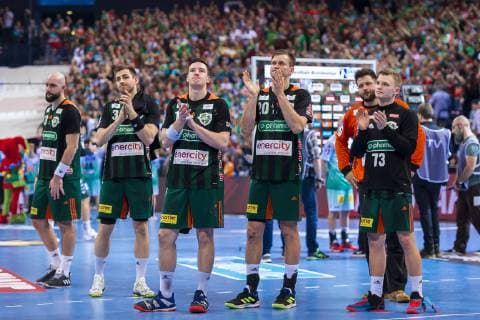 Hamburg Germany 06 April 2019 REWE Final 4 DHB Cup Semifinal TSV Hannover Burgdorf vs SC Magdeburg the team of Hannover Burgdorf dissatisfied disappointed disappointed down frustrated Hamburg Barclaycard Arena Hamburg Germany