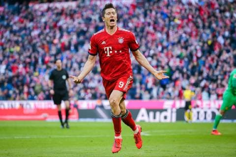 Robert Lewandowski (FC Bayern Muenchen) jubelt nach seinem Tor zum 2:0 DFL regulations prohibit any use of photographs as image sequences and or quasi-video. GER, Fussball, 1. Bundesliga, FC Bayern Muenchen - Borussia Dortmund, 09.02.2019 Muenchen *** Robert Lewandowski FC Bayern Muenchen celebrates his goal to the 2 0 DFL regulations prohibit any use of photographs as image sequences and or quasi video GER Fussball 1 Bundesliga FC Bayern Muenchen Borussia Dortmund 09 02 2019 Muenchen Copyright: xTomxWellerx xEibner-Pressefotox EP_eer
