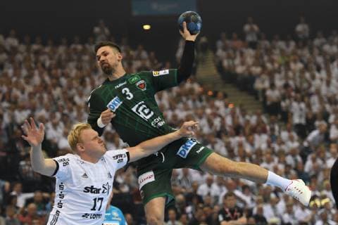 HBL DHB Cup Semifinal THW Kiel vs Fuechse Berlin 06 04 19 Hamburg HBL DHB Cup Final Four 2019 Semifinal THW Kiel vs Fuechse Berlin Fabian Wiede Berlin 03 tries to win against Patrick Wiencek Kiel 17 nordphoto xWitke nph00002