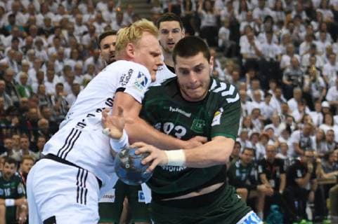 HBL DHB Cup Semifinal THW Kiel vs Fuechse Berlin 06 04 19 Hamburg HBL DHB Cup Final Four 2019 Semifinal THW Kiel vs Fuechse Berlin Mijajio Marsenic Berlin 93 tries to win against Patrick Wiencek Kiel 17 nordphoto xWitke nph00002
