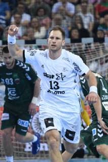 HBL DHB Cup Semifinal THW Kiel vs Fuechse Berlin 06 04 19 Hamburg HBL DHB Cup Final Four 2019 Semifinal THW Kiel vs Fuechse Berlin in picture Steffen Weinhold Kiel 13 cheers nordphoto xWitke nph00002
