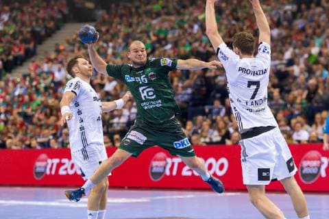 Hamburg Germany 06 April 2019 REWE Final 4 DHB Cup Semifinal THW Kiel vs Fuechse Berlin v li Steffen Weinhold THW Kiel Paul Drux Berlin Magnus Landin Jacobsen THW Kiel Hamburg Barclaycard Arena Hamburg Germany