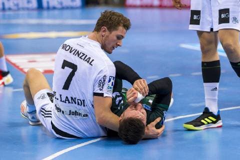 Hamburg Germany 06 April 2019 REWE Final 4 DHB Cup Semifinals THW Kiel vs Fuechse Berlin v li Magnus Landin Jacobsen THW Kiel Fabian Wiede Berlin Injured Injured Pain on the Hand Hamburg Barclaycard Arena Hamburg Germany