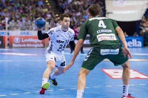 Hamburg Germany 06 April 2019 REWE Final 4 DHB Cup Semifinal THW Kiel vs Fuechse Berlin v li Miha Zarabec THW Kiel Bjarki Mar Elisson Berlin Hamburg Barclaycard Arena Hamburg Germany