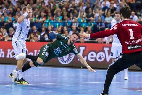 Hamburg Germany 06 April 2019 REWE Final 4 DHB Cup Semifinal THW Kiel vs Fuechse Berlin v li Steffen Weinhold THW Kiel Johan Koch Berlin Torhueter Niklas Landin THW Kiel Hamburg Barclaycard Arena Hamburg Germany