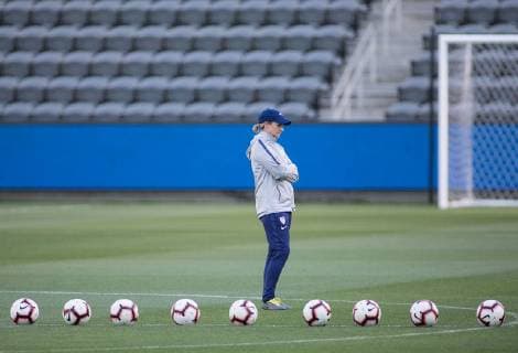 April 6, 2019 - Los Angeles, California, United States of America - Head coach, Jill Ellis of the U.S. Women s national team Nationalteam during their practice prior to their match with the National Team of Belgium on Saturday April 6, 2019 at Banc of California Stadium in Los Angeles, California. JAVIER ROJAS PI U.S. WNT Practice - ZUMAp124 20190406_zaa_p124_006 Copyright: xJavierxRojas Pix