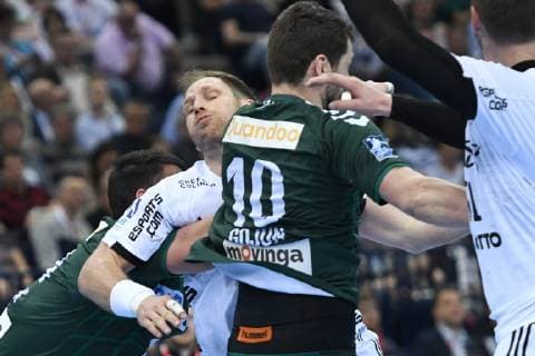 HBL DHB Cup Semifinal THW Kiel vs Fuechse Berlin 06 04 19 Hamburg HBL DHB Cup Final Four 2019 Semifinal THW Kiel vs Fuechse Berlin in picture Jakov Gojun Berlin 10 tries to win against Steffen Weinhold Kiel 13 nordphoto xWitke nph00002
