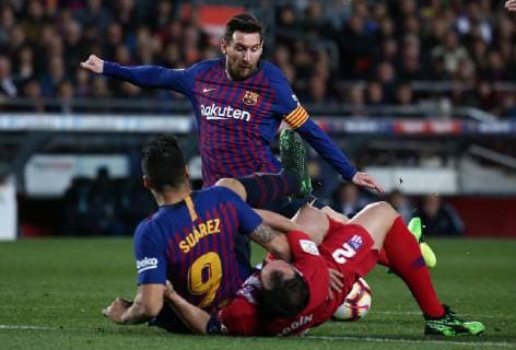 Sport Bilder des Tages April 6, 2019 - Barcelona, Catalonia, Spain - Leo Messi, Luis Suarez and Diego Godin during the match between FC Barcelona Barca and Atletico de Madrid, corresponding to the week 30 of the Liga Santander, played at the Camp Nou Stadium, on 06th April 2019, in Barcelona, Spain. Barcelona v Club Atletico De Madrid - La Liga  - ZUMAn230 20190406_zaa_n230_887 Copyright: xJoanxVallsx