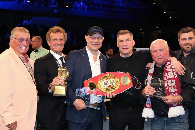 Sport Themen der Woche KW14 Sport Bilder des Tages Ebby Thust,Thomas Puetz, Axel Schulz, Dariusz Michalczewski, Ulli Wegner, Alexander Petkovic (Veranstalter Promotor Petkos Box Promotion), 70 Jahre Bund Deutscher Berufsboxer Champions Boxgala im Ballhaus Forum des Infinity Munich in Muenchen am 06.04.2019 *** Ebby Thust Thomas Puetz Axel Schulz Dariusz Michalczewski Ulli Wegner Alexander Petkovic Promoter Petkos Box Promotion 70 years Bund Deutscher Berufsboxer Champions Boxgala in the Ballhaus Forum of Infinity Munich in Munich on 06 04 2019