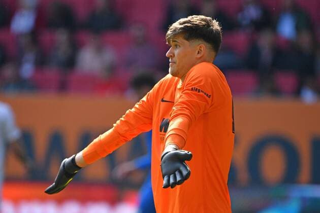 Sport Themen der Woche KW14 Sport Bilder des Tages Gregor KOBEL (Torwart Augsburg), Enttaeuschung, Frust,enttaeuscht,frustriert, niedergeschlagen,, Aktion,Einzelbild,angeschnittenes Einzelmotiv,Halbfigur,halbe Figur. Fussball 1. Bundesliga, 28 Spieltag, Spieltag28, FC Augsburg (A)-TSG 1899 Hoffenheim, am 07.04.2019 in Augsburg Deutschland,WWK A R E N A. *** Gregor KOBEL Goalkeeper Augsburg disappointment frustration disappointed frustrated defeated action single picture cut single motif half figure football 1 Bundesliga 28 matchday matchday28 FC Augsburg A TSG 1899 Hoffenheim am 07 04 2019 in Augsburg Germany WWK A R E N A