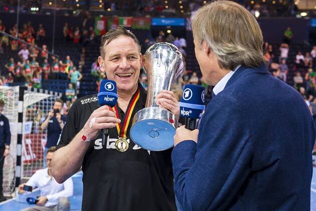 Hamburg Germany 07 April 2019 REWE Final 4 DHB Cup Final SC Magdeburg vs. THW Kiel Coach Alfred Gislason THW Kiel with the Cup on ARD Interview Hamburg Barclaycard Arena Hamburg Germany