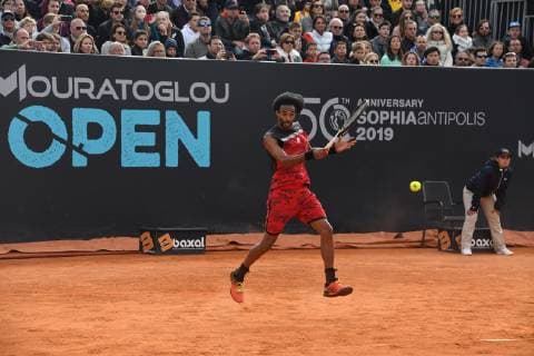 Dustin Brown gagne le tournoi de tennis Challenger Mouratoglou Open a Sophia Antipolis face a Filip Krajinovic TENNIS : Mouratoglou Open - Sophia Antipolis - 07 04 2019 LionelUrman Panoramic 