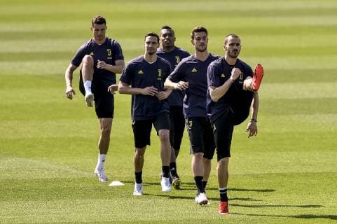 Photo LaPresse Nicol& xf2; Campo April 9, 2019 Turin (Italy) Juventus training before the Champions League quarter-finals Ajax-Juventus In the picture: Cristiano Ronaldo, Alex Sandro, Mattia De Sciglio, Daniele Rugani, Leonardo Bonucci  Copyright: xLaPresse Nicol& xf2;xCampo LaPrex