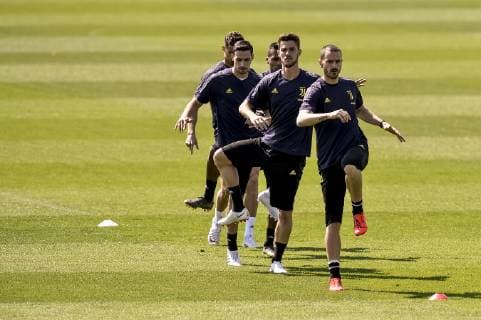 Photo LaPresse Nicol& xf2; Campo April 9, 2019 Turin (Italy) Juventus training before the Champions League quarter-finals Ajax-Juventus In the picture: Cristiano Ronaldo, Alex Sandro, Mattia De Sciglio, Daniele Rugani, Leonardo Bonucci  Copyright: xLaPresse Nicol& xf2;xCampo LaPrex