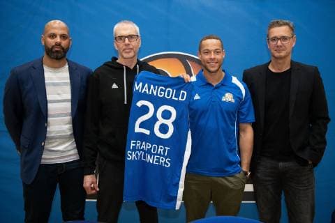 09 04 2019 xfux Basketball BBL Frankfurt Skyliners Training and Press Conference Bachelor Andrej Mangold azspor wisspor emspor emonline v l Robert Cardenas Ruda Player Consultant Trainer Gordon Herbert Head Coach Fraport Skyliners Frankfurt Andrej Mangold Fraport Skyliners Frankfurt Dr Gunnar Woebke Managing Director Managing Partner Sports Director Fraport Skyliners Frankfurt Frankfurt