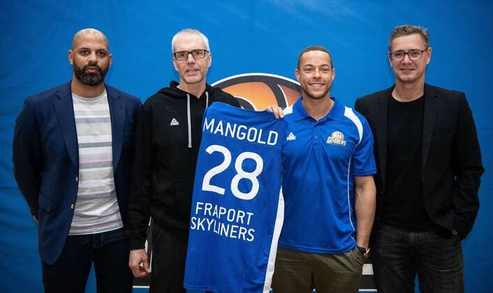 09 04 2019 xfux Basketball BBL Frankfurt Skyliners Training and Press Conference Bachelor Andrej Mangold azspor wisspor emspor emonline v l Robert Cardenas Ruda Player Consultant Trainer Gordon Herbert Head Coach Fraport Skyliners Frankfurt Andrej Mangold Fraport Skyliners Frankfurt Dr Gunnar Woebke Managing Director Managing Partner Sports Director Fraport Skyliners Frankfurt Frankfurt