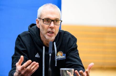 09 04 2019 xfux Basketball BBL Frankfurt Skyliners Training and press conference Bachelor Andrej Mangold azspor wisspor emspor emonline v l Trainer Gordon Herbert Head Coach Fraport Skyliners Frankfurt Frankfurt