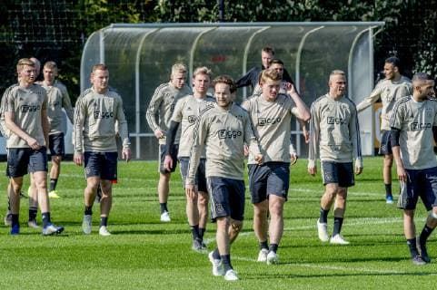 09-04-2019: VOETBAL: TRAINING EN PERSCONFERENTIE AJAX: AMSTERDAM Daley Blind en Matthijs de Ligt Foto: SCS Michel Utrecht xVIxVIxImagesx xSoenarxChamidxsportfotografiexIVx 14149869