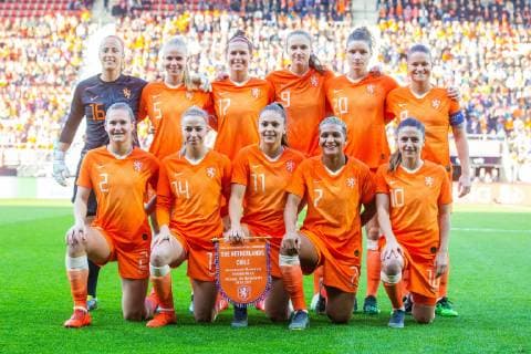 goalkeeper Loes Geurts of Holland women, Kika van Es of Holland women, Merel van Dongen of Holland women, Vivianne Miedema of Holland women, Dominique Bloodworth of Holland women, Sherida Spitse of Holland women (bottom row L-R) Desiree van Lunteren of Holland women, Jackie Groenen of Holland women, Lieke Martens of Holland women, Shanice van de Sanden of Holland women, Danielle van de Donk of Holland women during the women s International Friendly Länderspiel match between The Netherlands and Chili at AFAS stadium on April 09, 2019 in Arnhem, The Netherlands International friendly match 2018 2019 xVIxVIxImagesx xTomxBodexMultimediaxIVx 14150336
