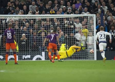 London United Kingdom 09 04 2019 UEFA Champions League 2018 19 Season Quarterfinals 1 Round Tottenham Hotspur Manchester City Hugo Lloris Tottenham controls the ball DeFodi056